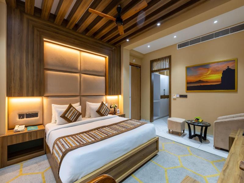 The Sm Hotel By Rmr Hotels image