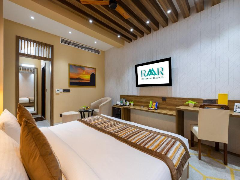 The Sm Hotel By Rmr Hotels image
