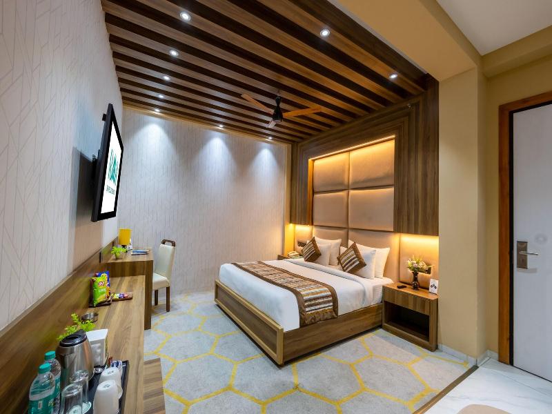 The Sm Hotel By Rmr Hotels image