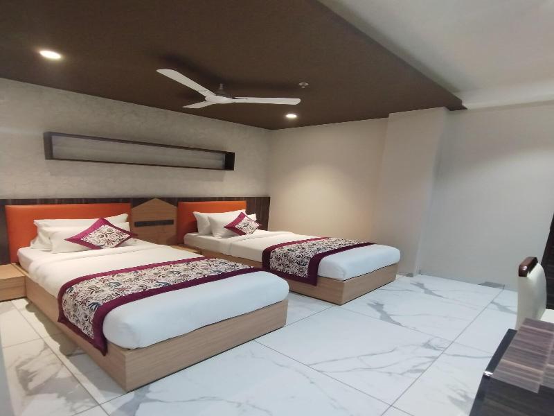 The Sm Hotel By Rmr Hotels image