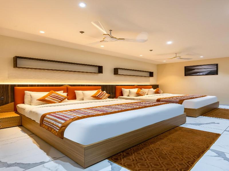 The Sm Hotel By Rmr Hotels image