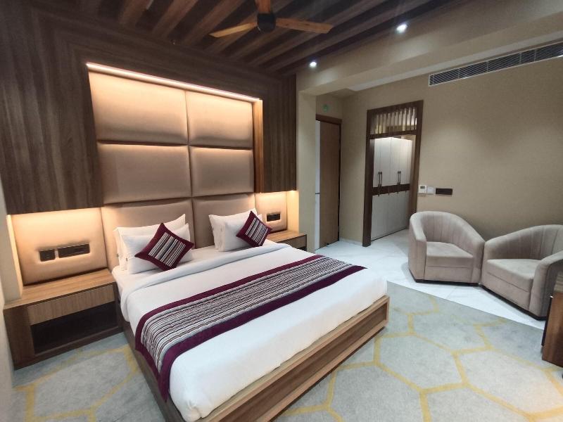 The Sm Hotel By Rmr Hotels image