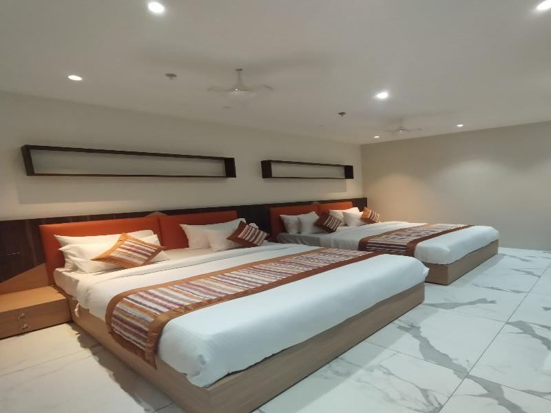 The Sm Hotel By Rmr Hotels image
