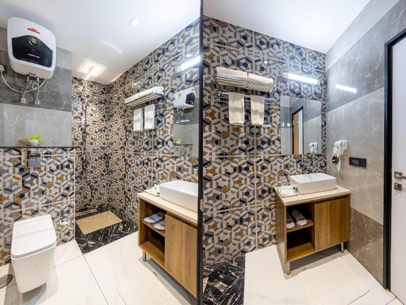 The Sm Hotel By Rmr Hotels image