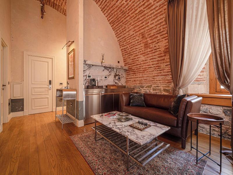 Stone Inn Galata image