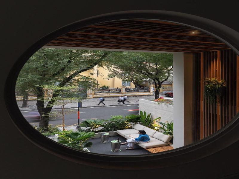 Meander Saigon image