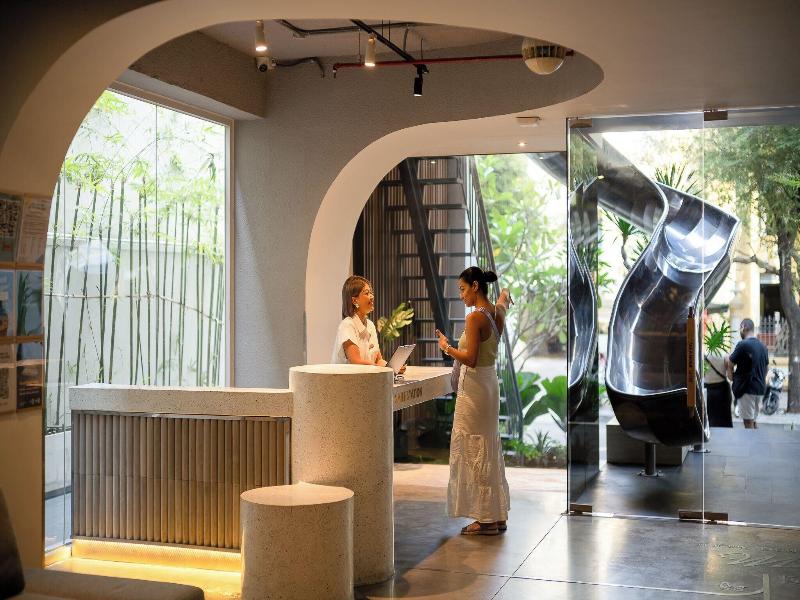 Meander Saigon image