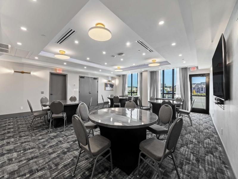 Sandman Signature Dallas Las Colinas Hotel & Sui image