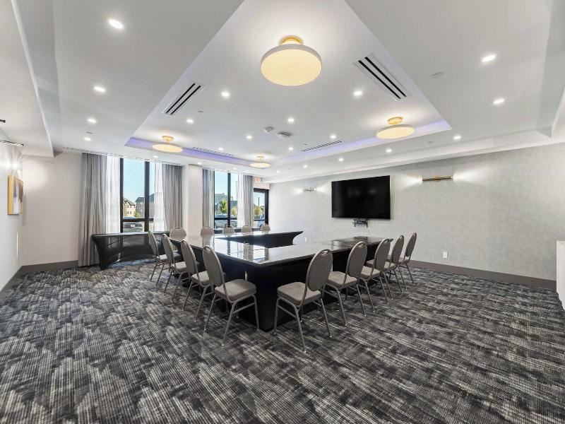 Sandman Signature Dallas Las Colinas Hotel & Sui image