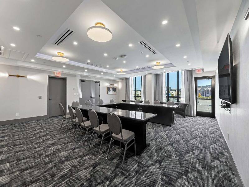 Sandman Signature Dallas Las Colinas Hotel & Sui image