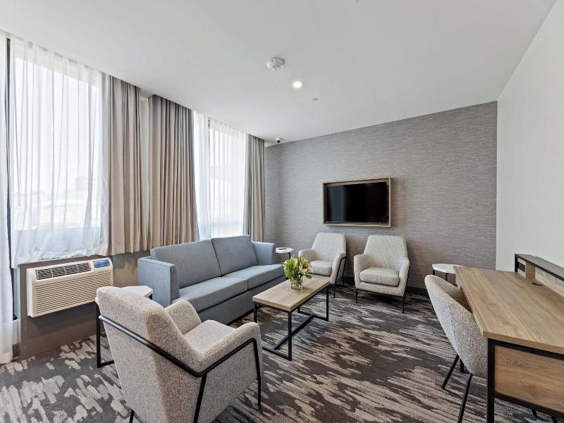 Sandman Signature Dallas Las Colinas Hotel & Sui image