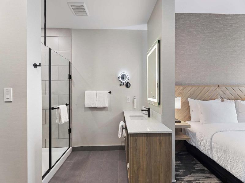 Sandman Signature Dallas Las Colinas Hotel & Sui image