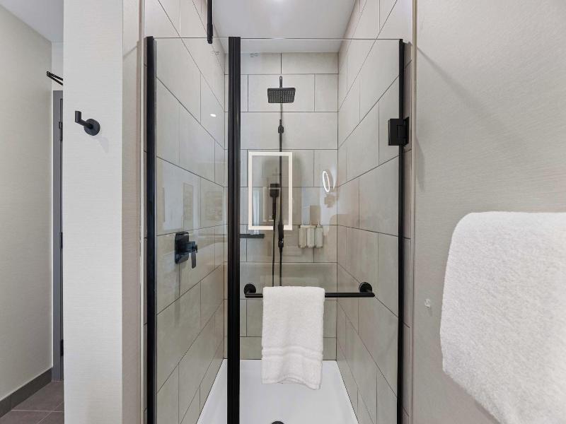 Sandman Signature Dallas Las Colinas Hotel & Sui image
