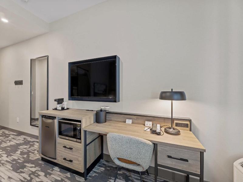 Sandman Signature Dallas Las Colinas Hotel & Sui image