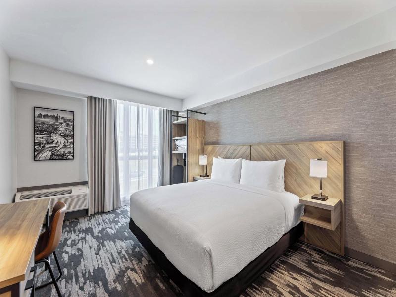 Sandman Signature Dallas Las Colinas Hotel & Sui image