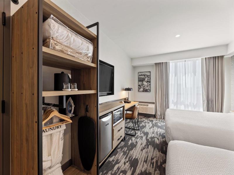 Sandman Signature Dallas Las Colinas Hotel & Sui image