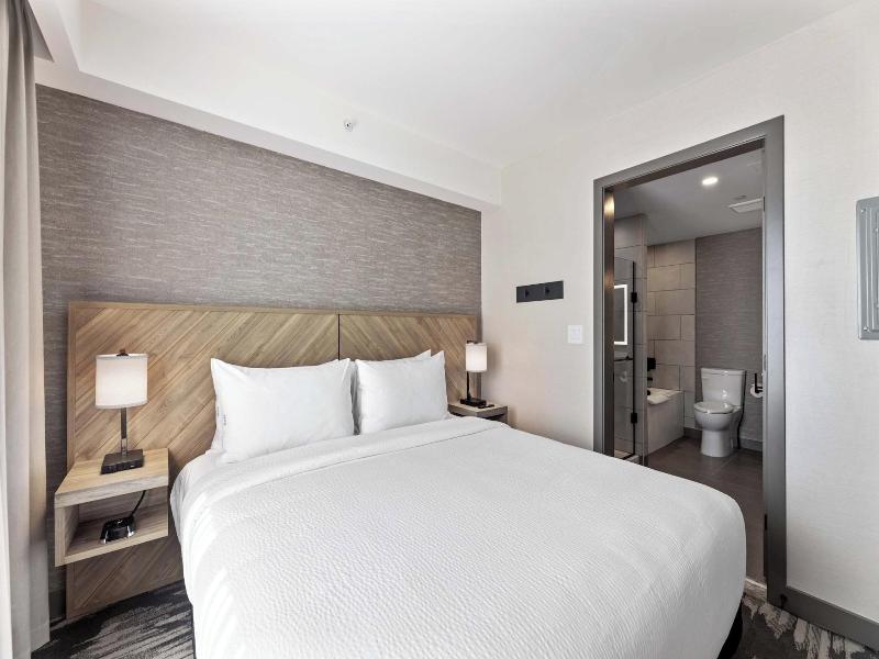Sandman Signature Dallas Las Colinas Hotel & Sui image