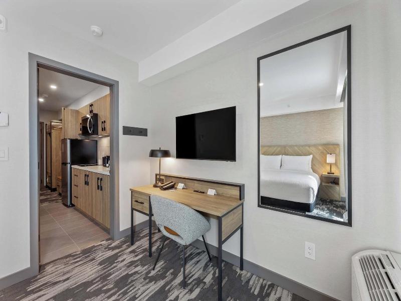 Sandman Signature Dallas Las Colinas Hotel & Sui image
