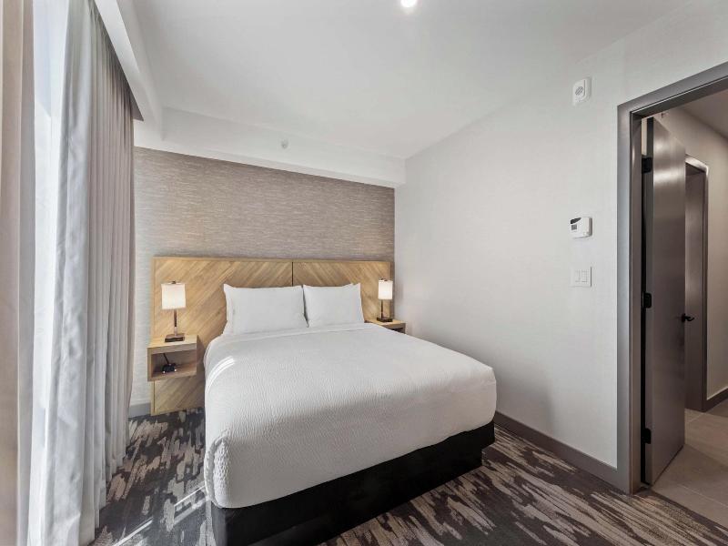 Sandman Signature Dallas Las Colinas Hotel & Sui image