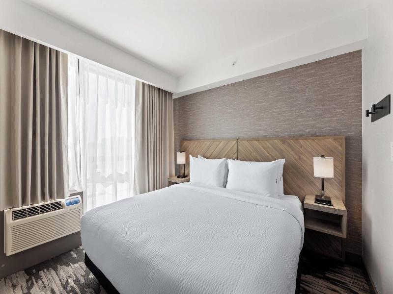 Sandman Signature Dallas Las Colinas Hotel & Sui image