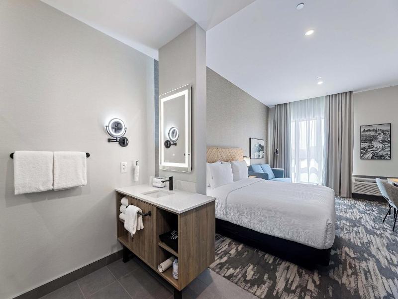 Sandman Signature Dallas Las Colinas Hotel & Sui image