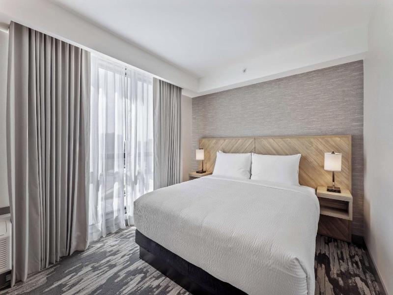 Sandman Signature Dallas Las Colinas Hotel & Sui image