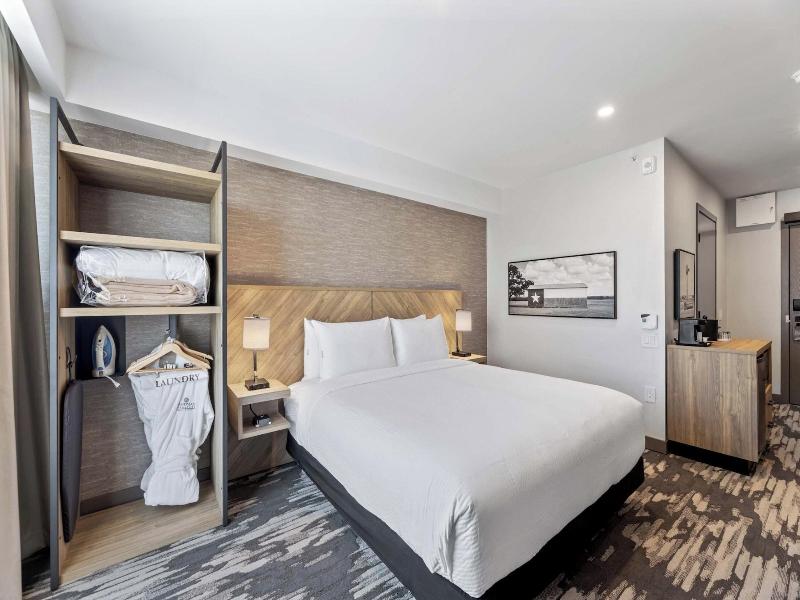 Sandman Signature Dallas Las Colinas Hotel & Sui image