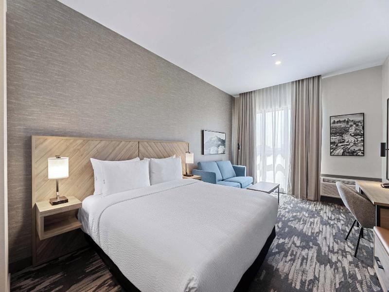 Sandman Signature Dallas Las Colinas Hotel & Sui image
