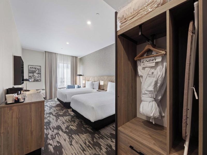 Sandman Signature Dallas Las Colinas Hotel & Sui image