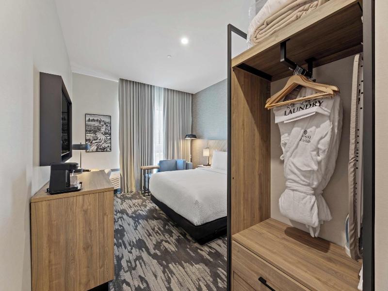 Sandman Signature Dallas Las Colinas Hotel & Sui image