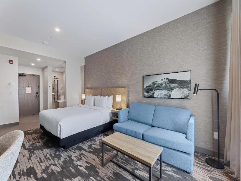 Sandman Signature Dallas Las Colinas Hotel & Sui image