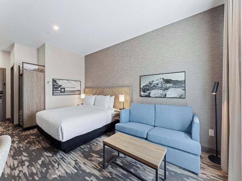 Sandman Signature Dallas Las Colinas Hotel & Sui image