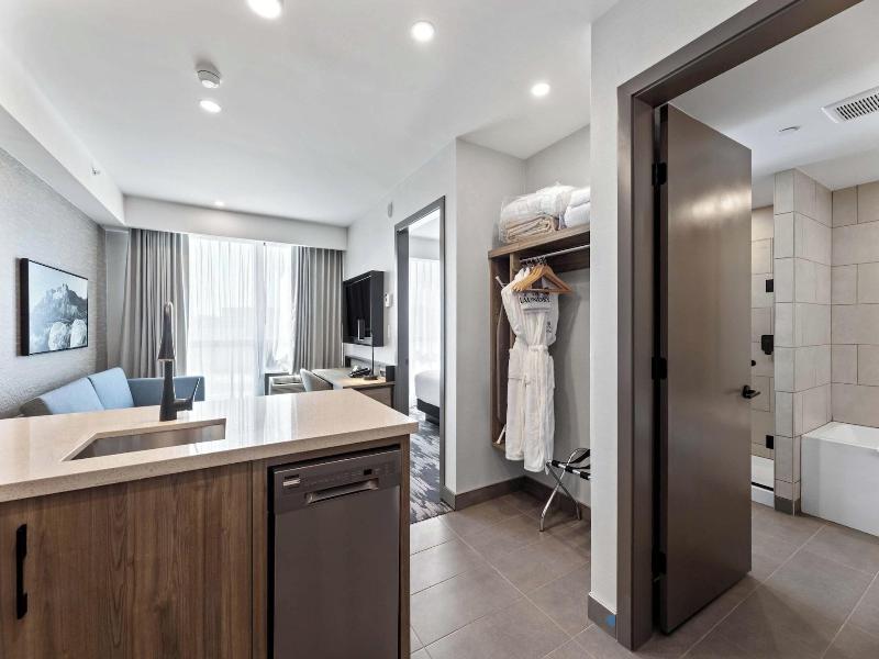 Sandman Signature Dallas Las Colinas Hotel & Sui image