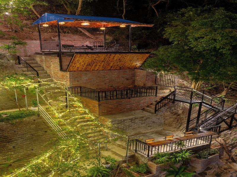 Cat Ba Xanh Spring Garden Hotel