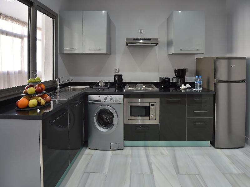 Suites Hotel Le Yacht image