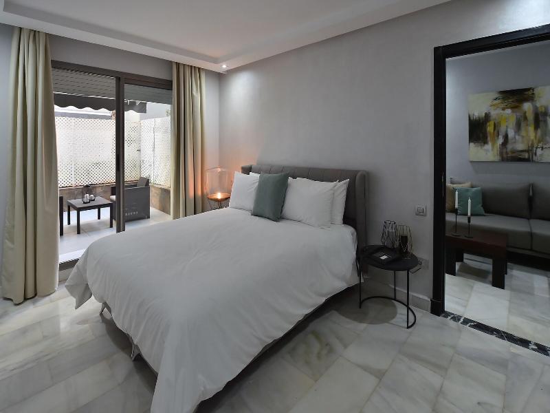 Suites Hotel Le Yacht image