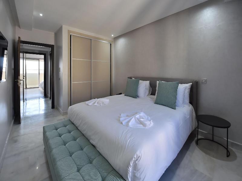 Suites Hotel Le Yacht image