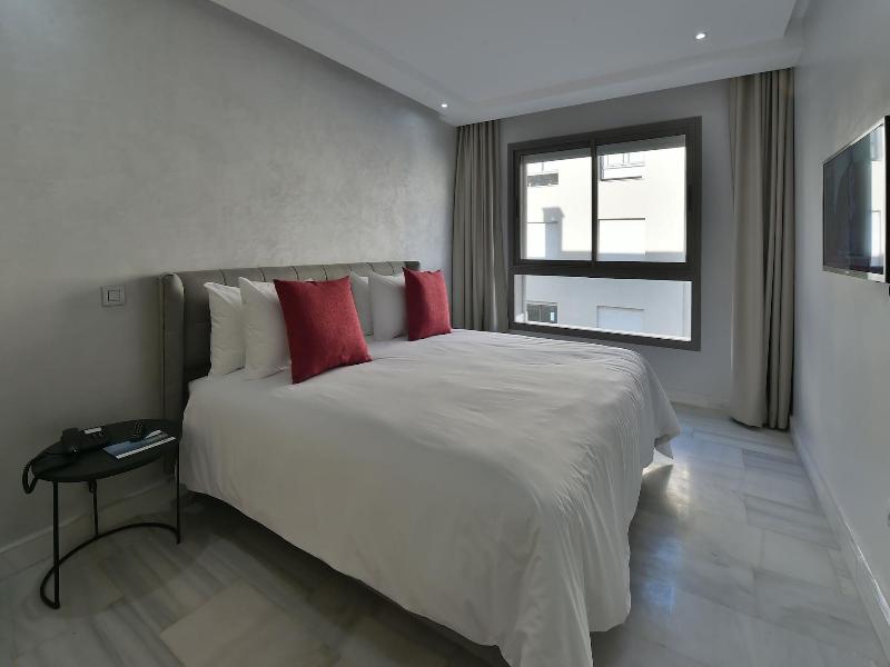 Suites Hotel Le Yacht image