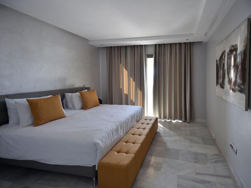 Suites Hotel Le Yacht image