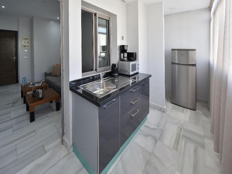 Suites Hotel Le Yacht image