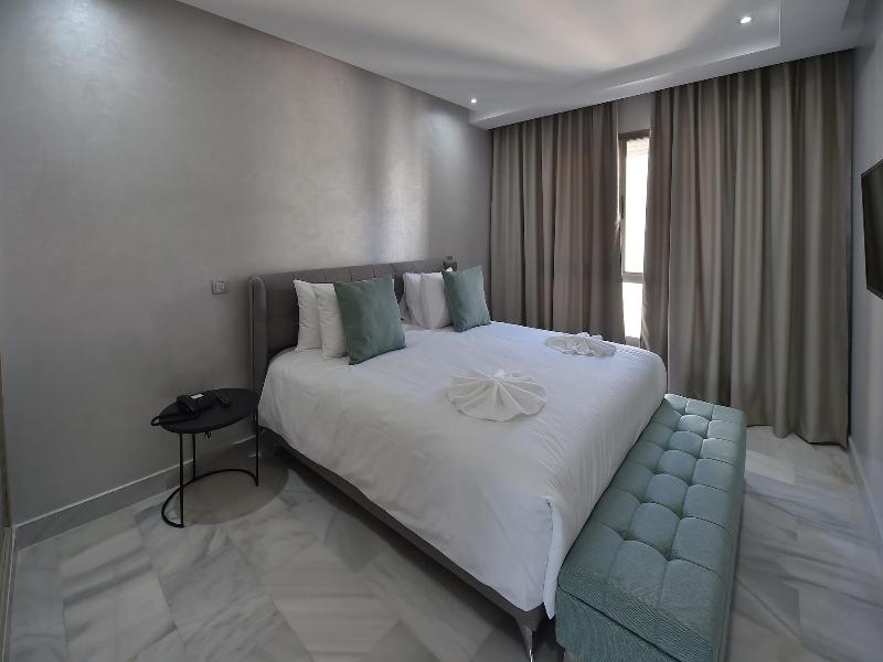 Suites Hotel Le Yacht image