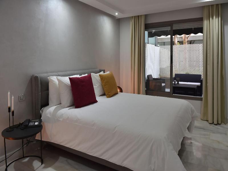 Suites Hotel Le Yacht image