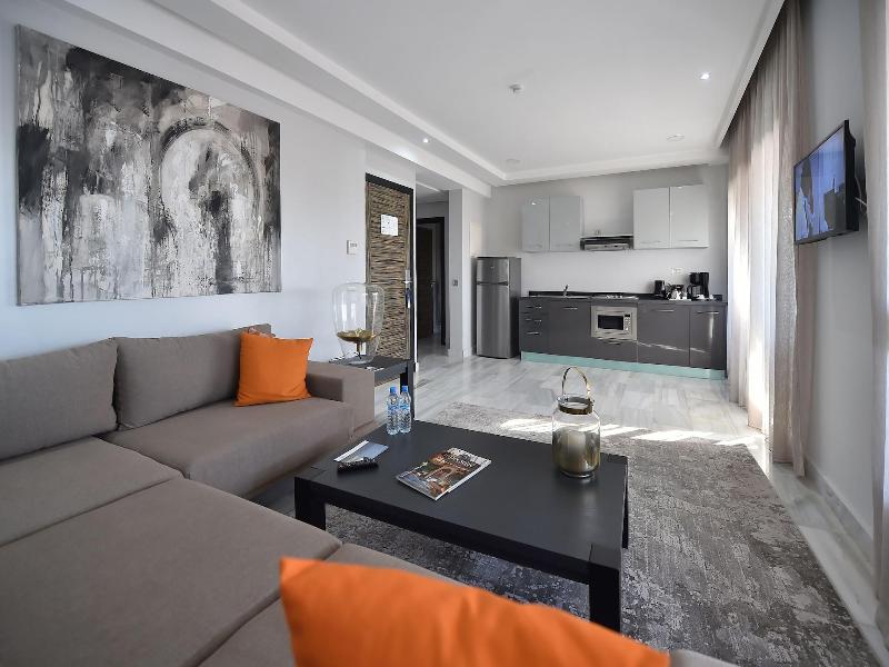 Suites Hotel Le Yacht image