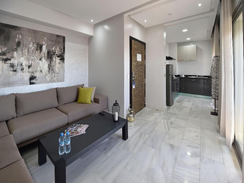 Suites Hotel Le Yacht image