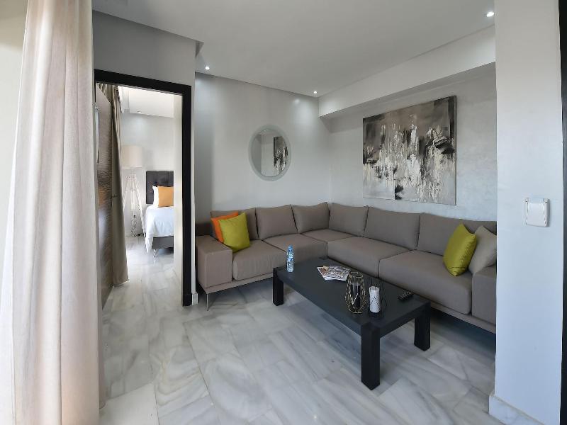 Suites Hotel Le Yacht image