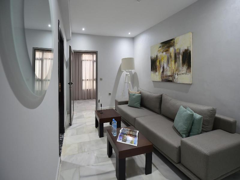 Suites Hotel Le Yacht image