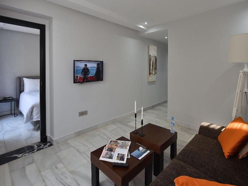 Suites Hotel Le Yacht image