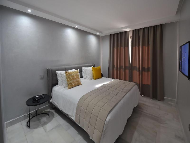 Suites Hotel Le Yacht image
