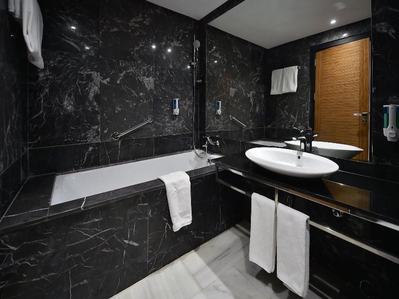 Suites Hotel Le Yacht image