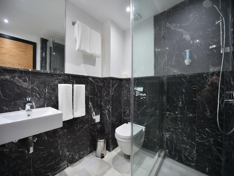 Suites Hotel Le Yacht image